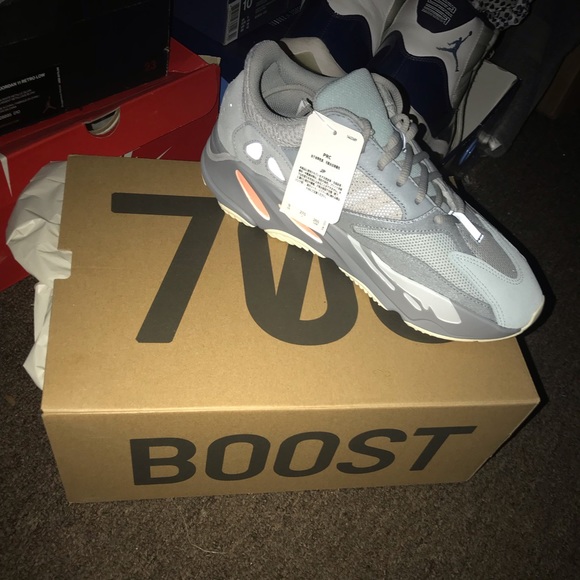Yeezy boost 700 - Picture 2 of 2